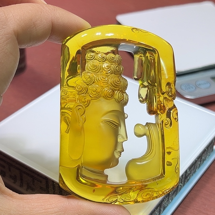 琥珀未镶嵌颈饰一心向佛