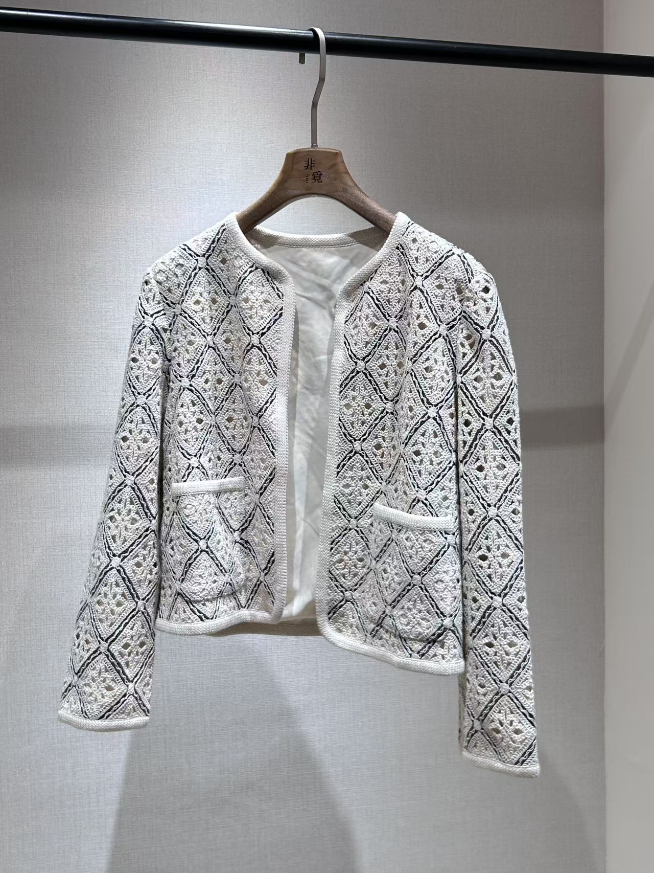 重工钩花小香细闪外套