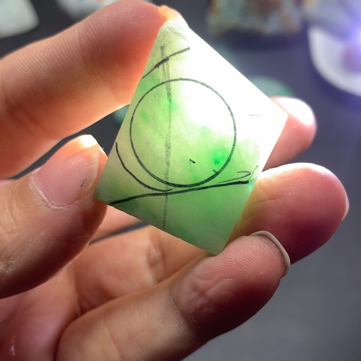 翡翠颈饰未镶嵌翡翠