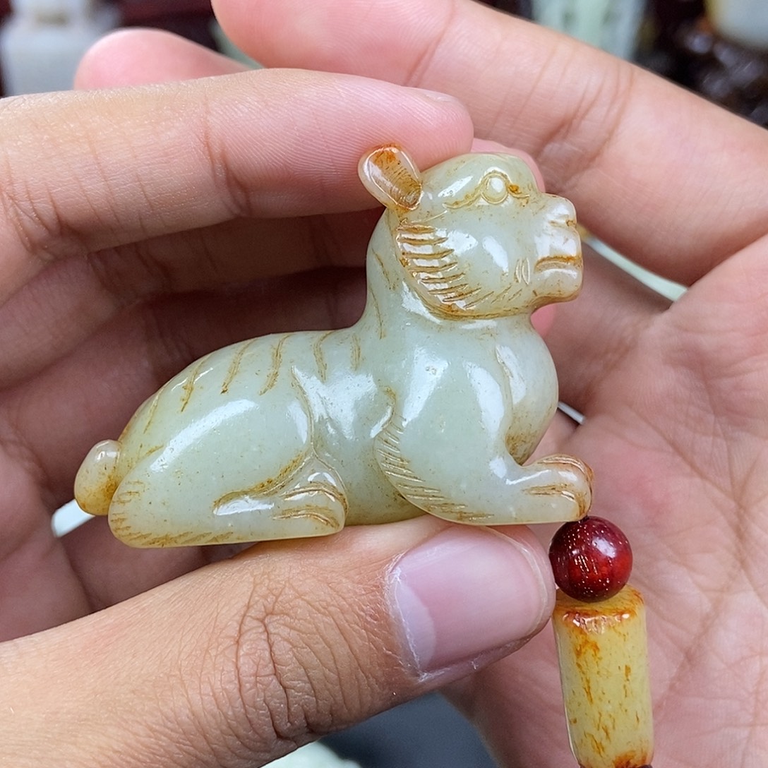 和田玉未镶嵌把件