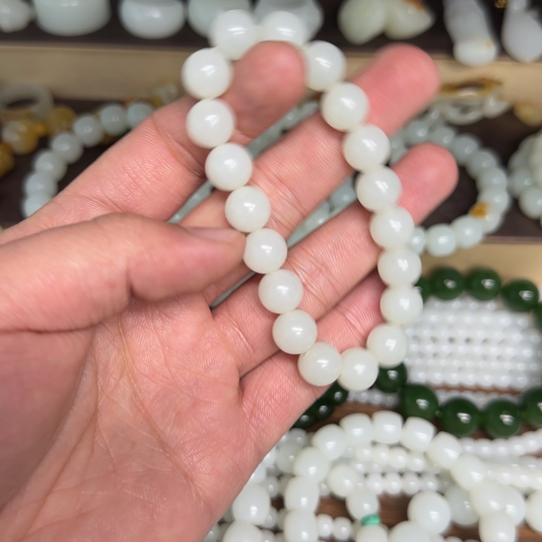 和田玉颈饰未镶嵌