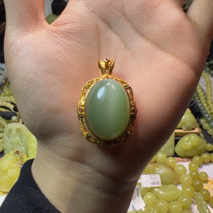 和田玉（碧玉）颈饰18K金镶嵌