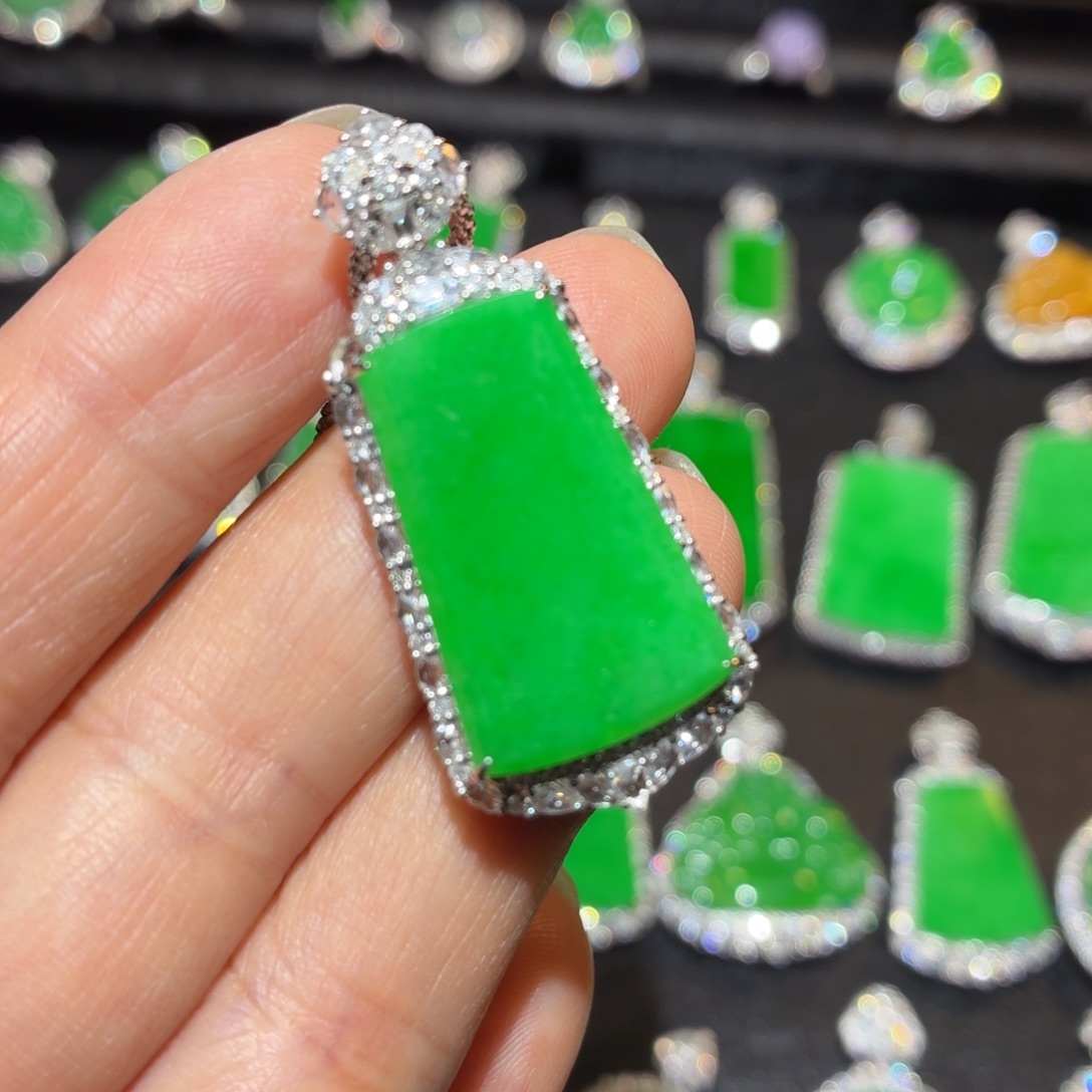 翡翠18K金镶嵌吊坠(不含链)翡翠