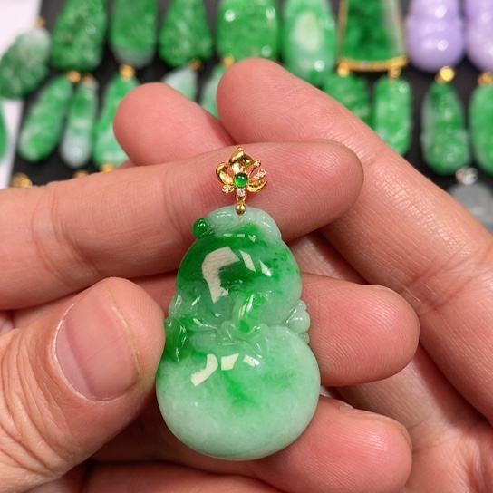 颈饰未镶嵌翡翠吊坠