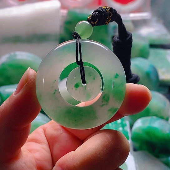 石英质玉颈饰未镶嵌