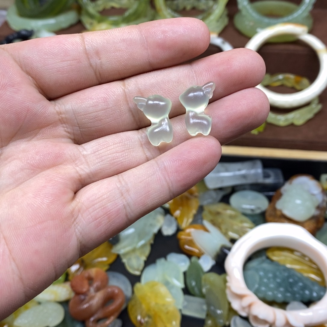 蛇纹石玉耳坠未镶嵌