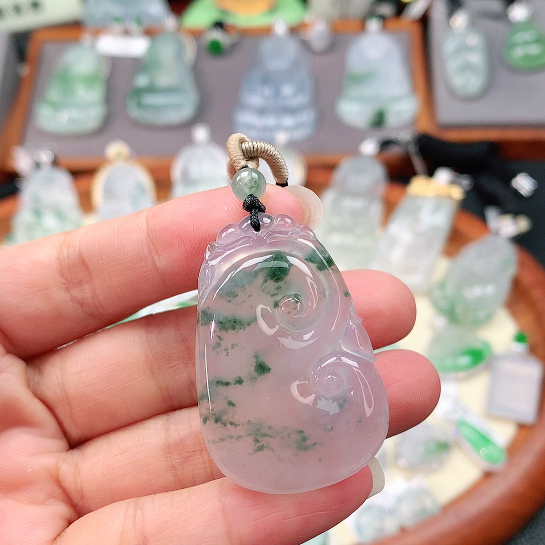 颈饰18K金镶嵌翡翠如意