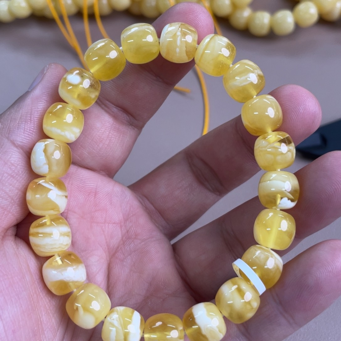 琥珀裸石未镶嵌030000000000