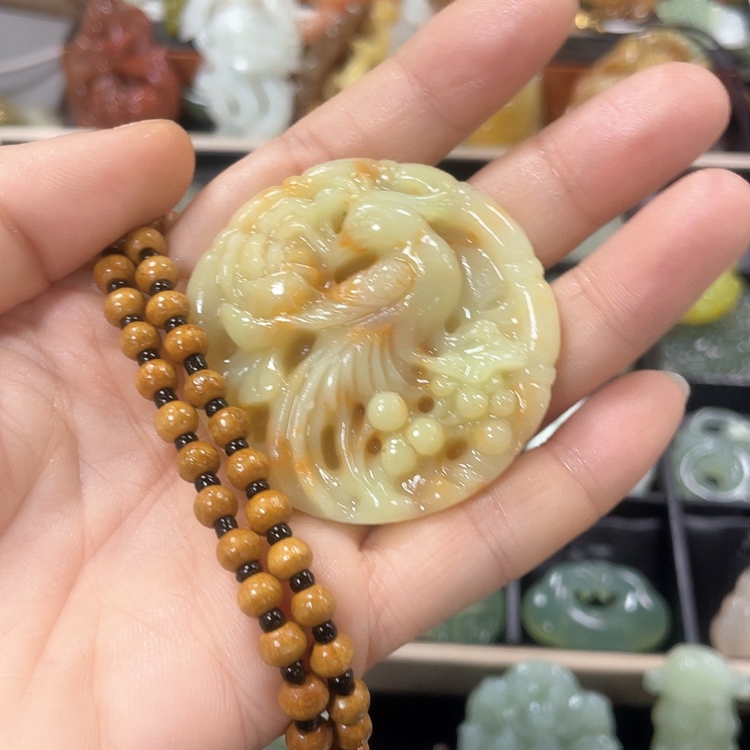 蛇纹石玉颈饰未镶嵌