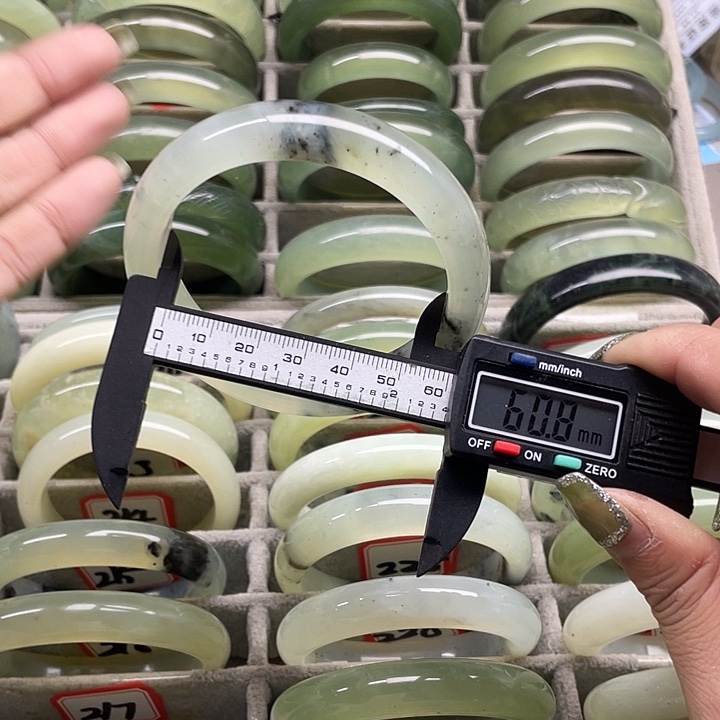 蛇纹石玉未镶嵌手镯217