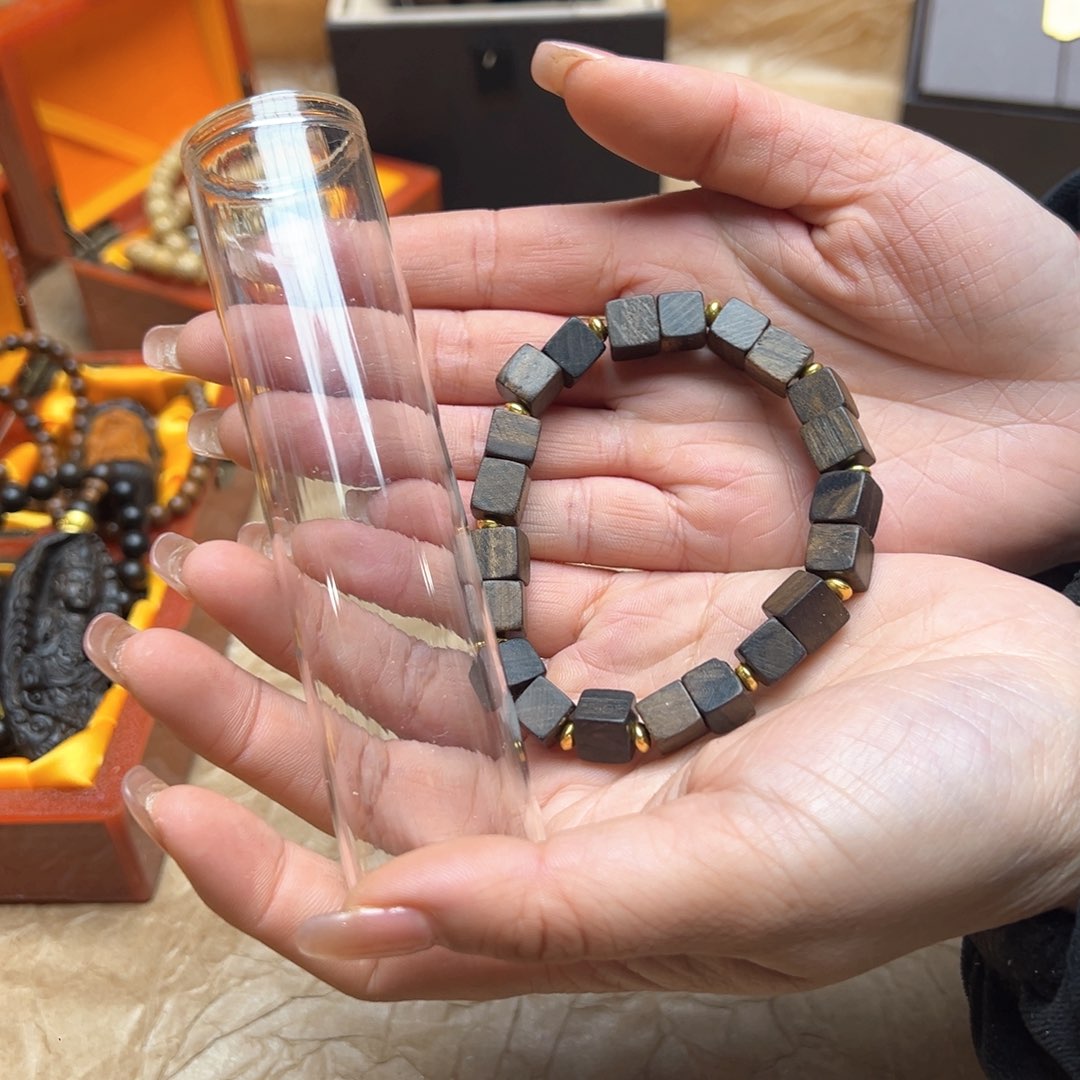 大叶紫檀（黑酸枝木类）