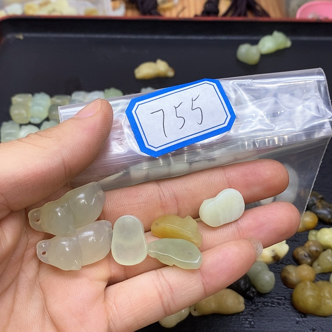 未镶嵌蛇纹石玉吊坠(不含链)不****糕755