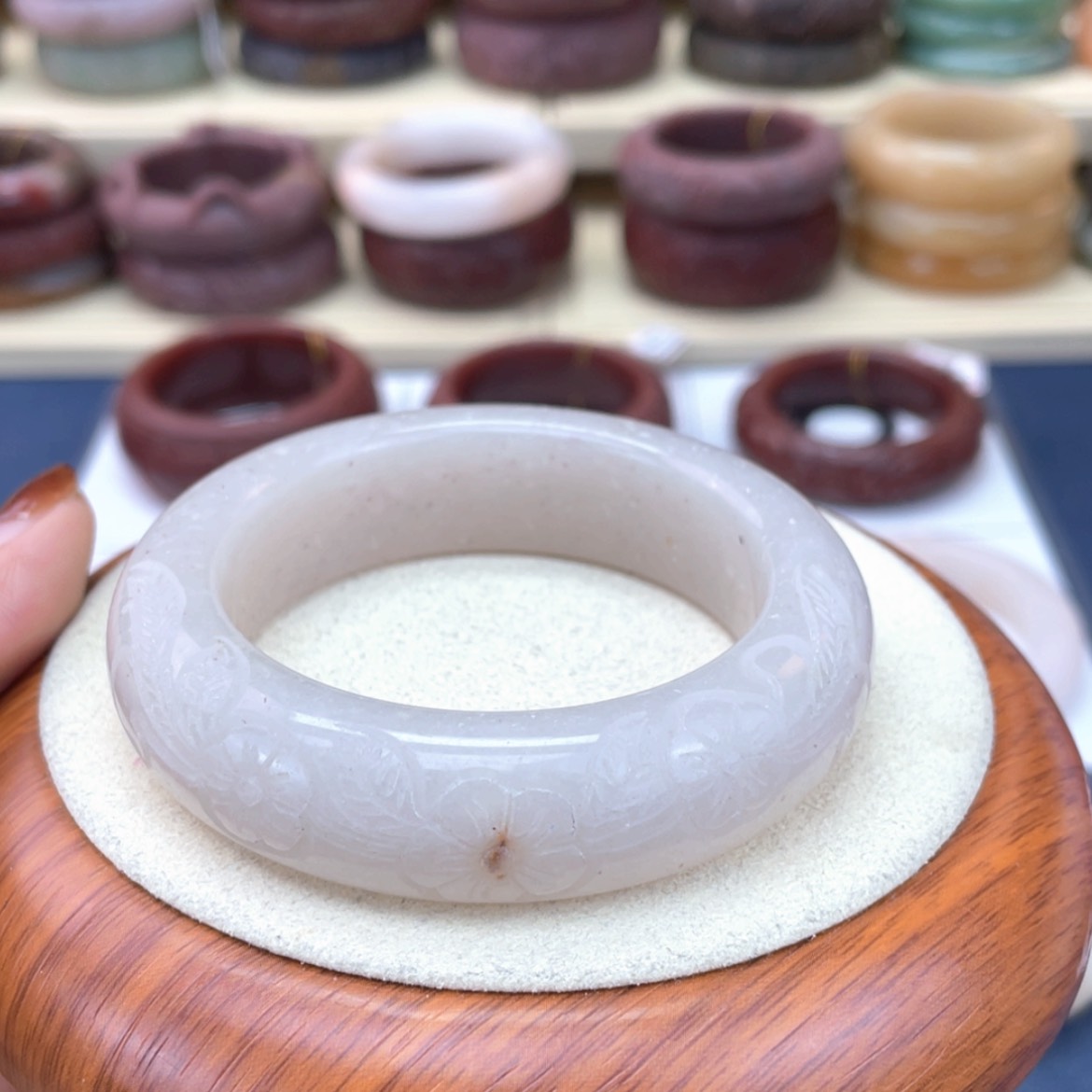 【闪购商品】石英质玉手镯未镶嵌