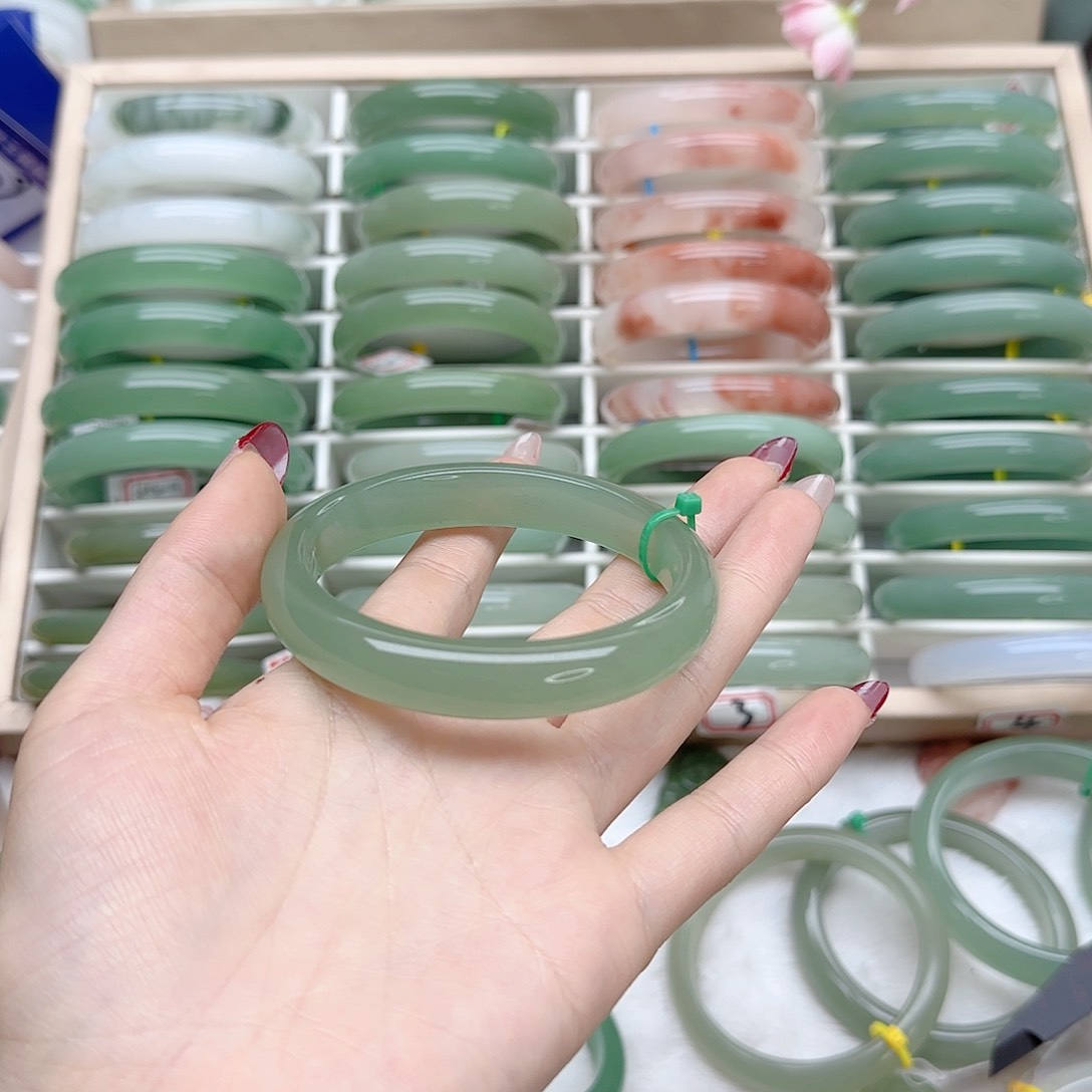 石英质玉手镯未镶嵌60口径