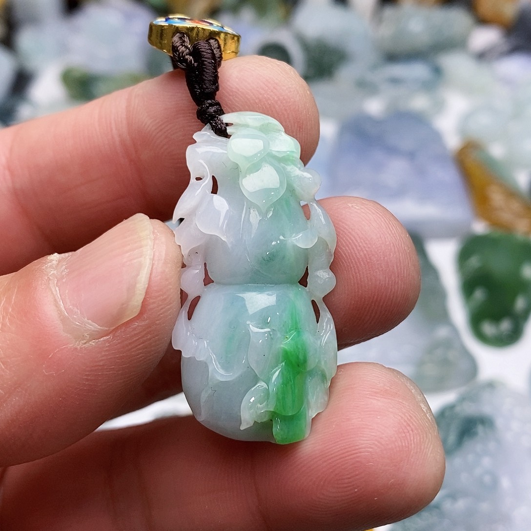 翡翠颈饰未镶嵌葫芦