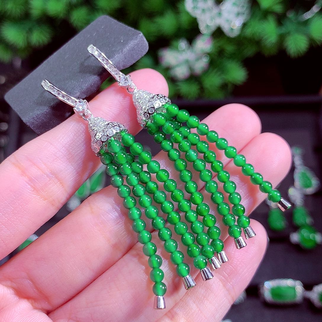 颈饰未镶嵌翡翠天然