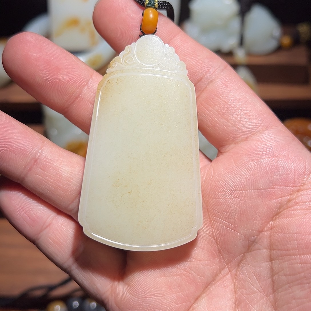 H***K和田玉未镶嵌颈饰