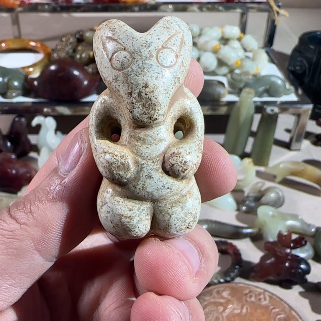 蛇纹石玉颈饰合金