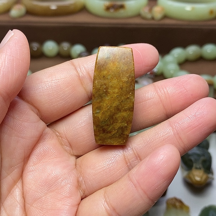岫岩河磨玉（透闪石质玉）未镶嵌颈饰