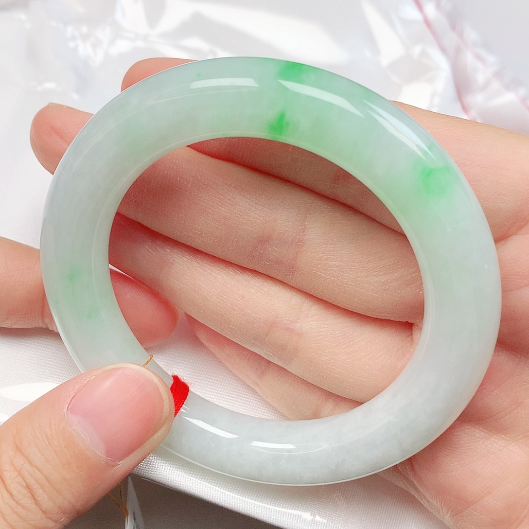 翡翠手镯未镶嵌抖音质检