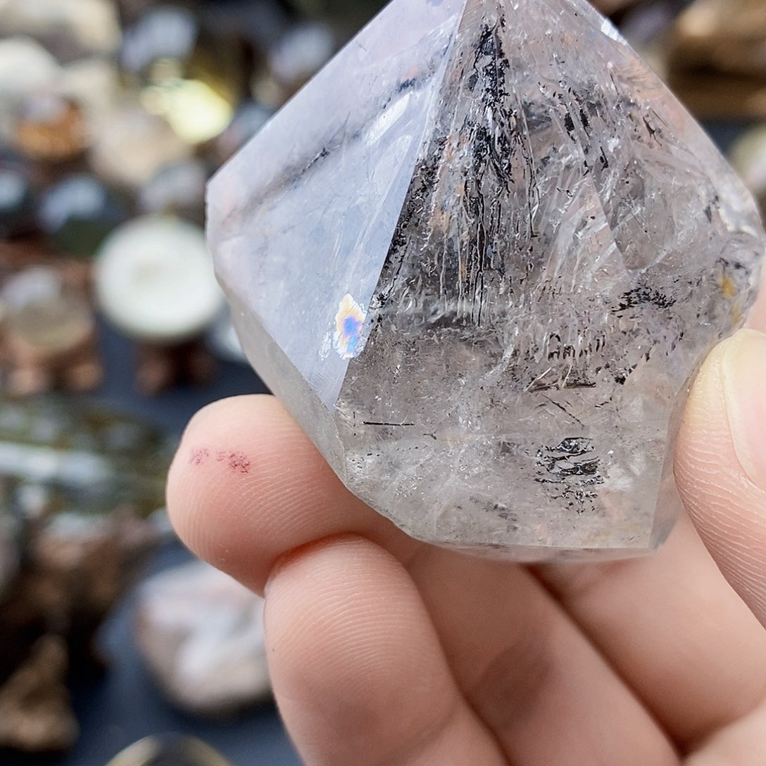 天然水晶透亮光泽未镶嵌水晶