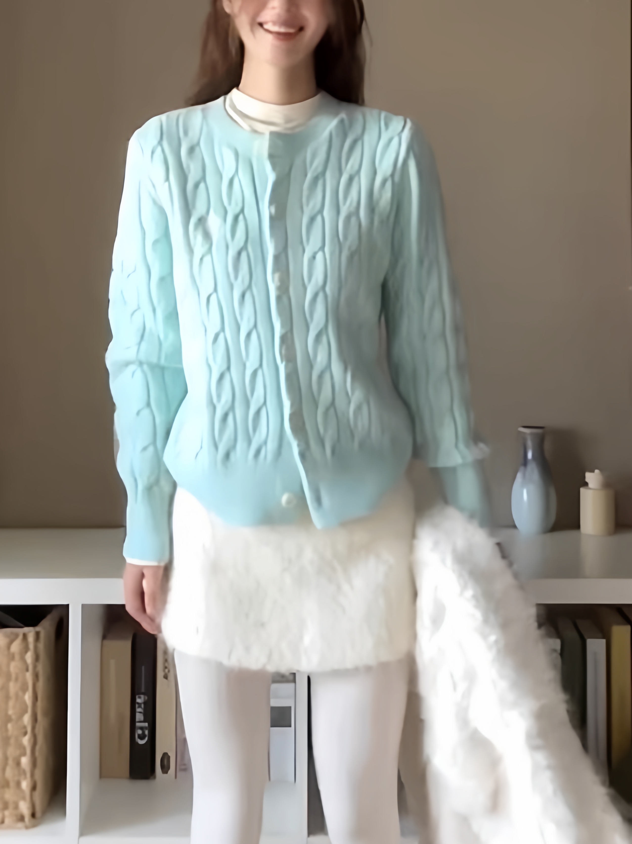  韩系多巴胺蓝色麻花圆领毛衣外套女冬季加厚宽松慵懒高级感上衣