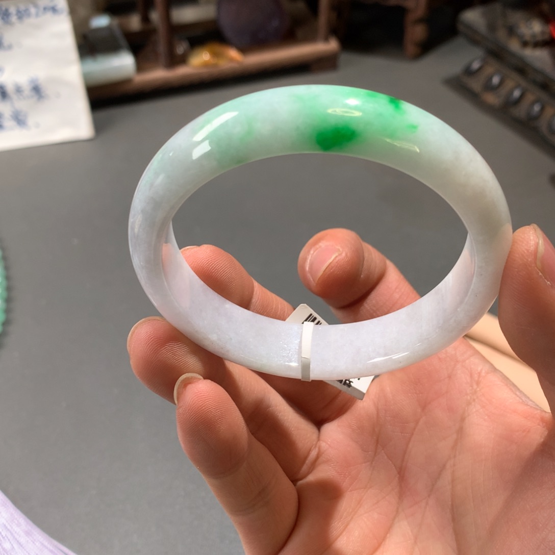 翡翠手镯未镶嵌58圈口