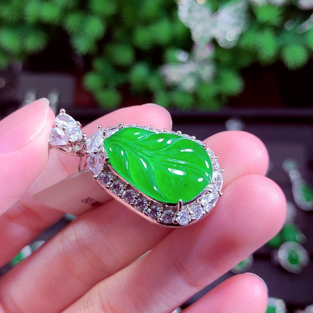 颈饰未镶嵌翡翠天然