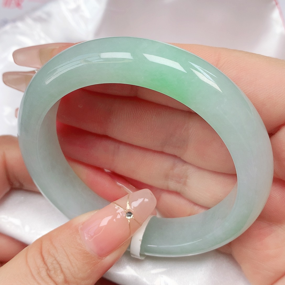 翡翠手镯未镶嵌抖音712