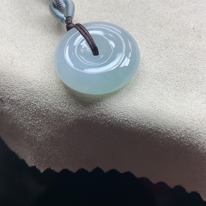 翡翠颈饰未镶嵌吊坠