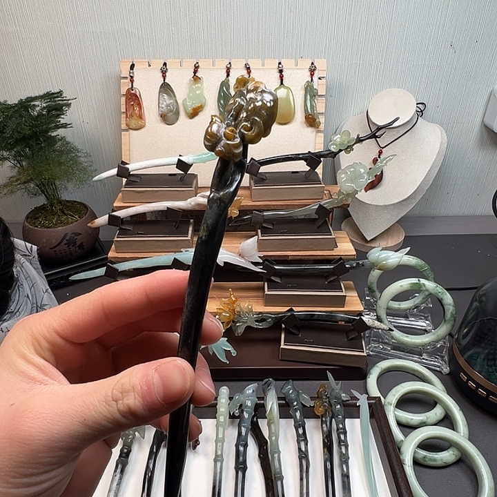 蛇纹石玉未镶嵌发饰