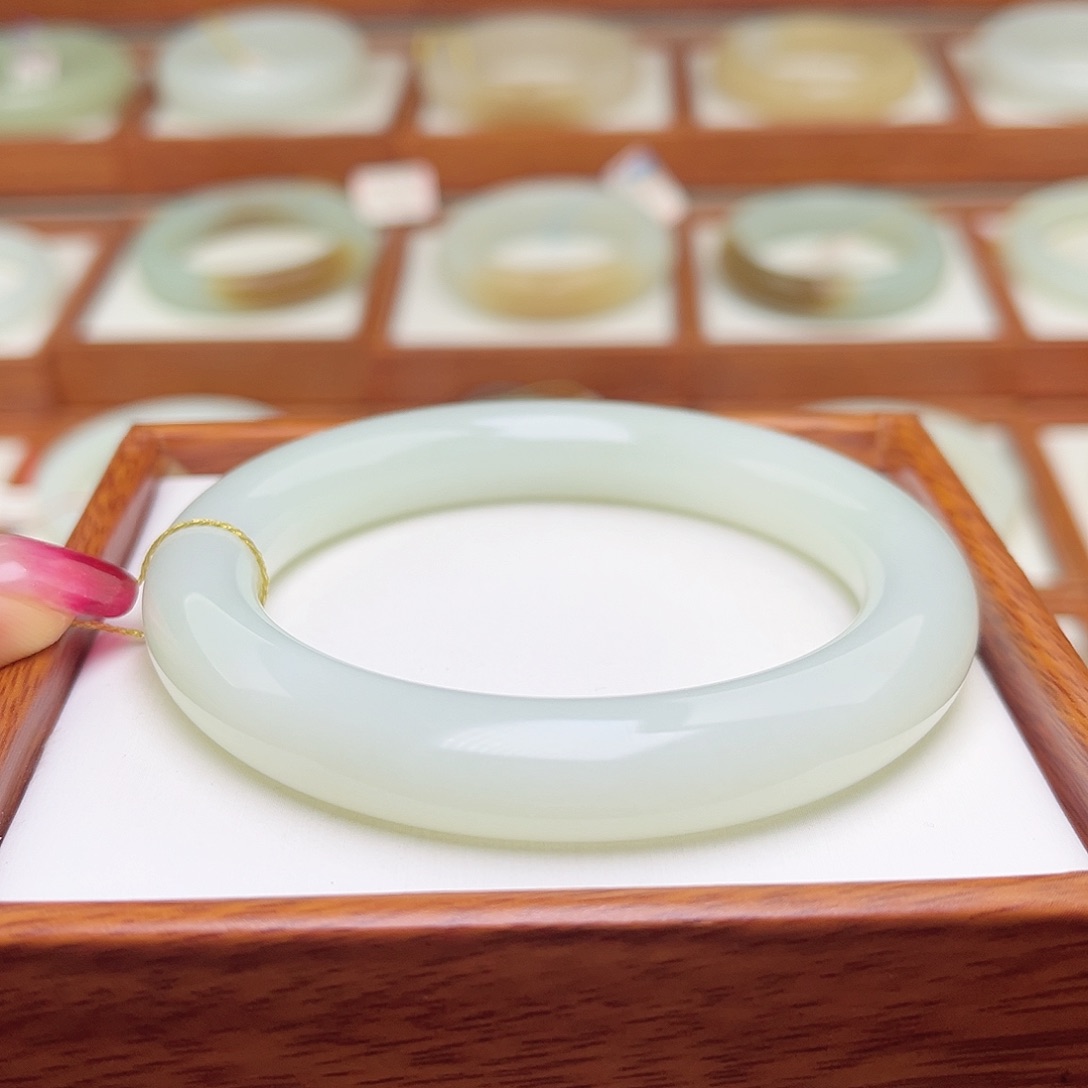 和田玉手镯未镶嵌58.6