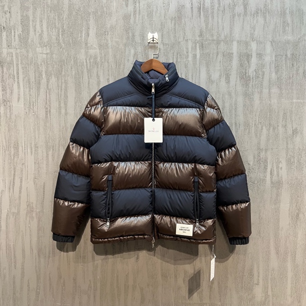 99新 MONCLER 蒙口拼接厚款双面穿羽绒服4码 Z00778