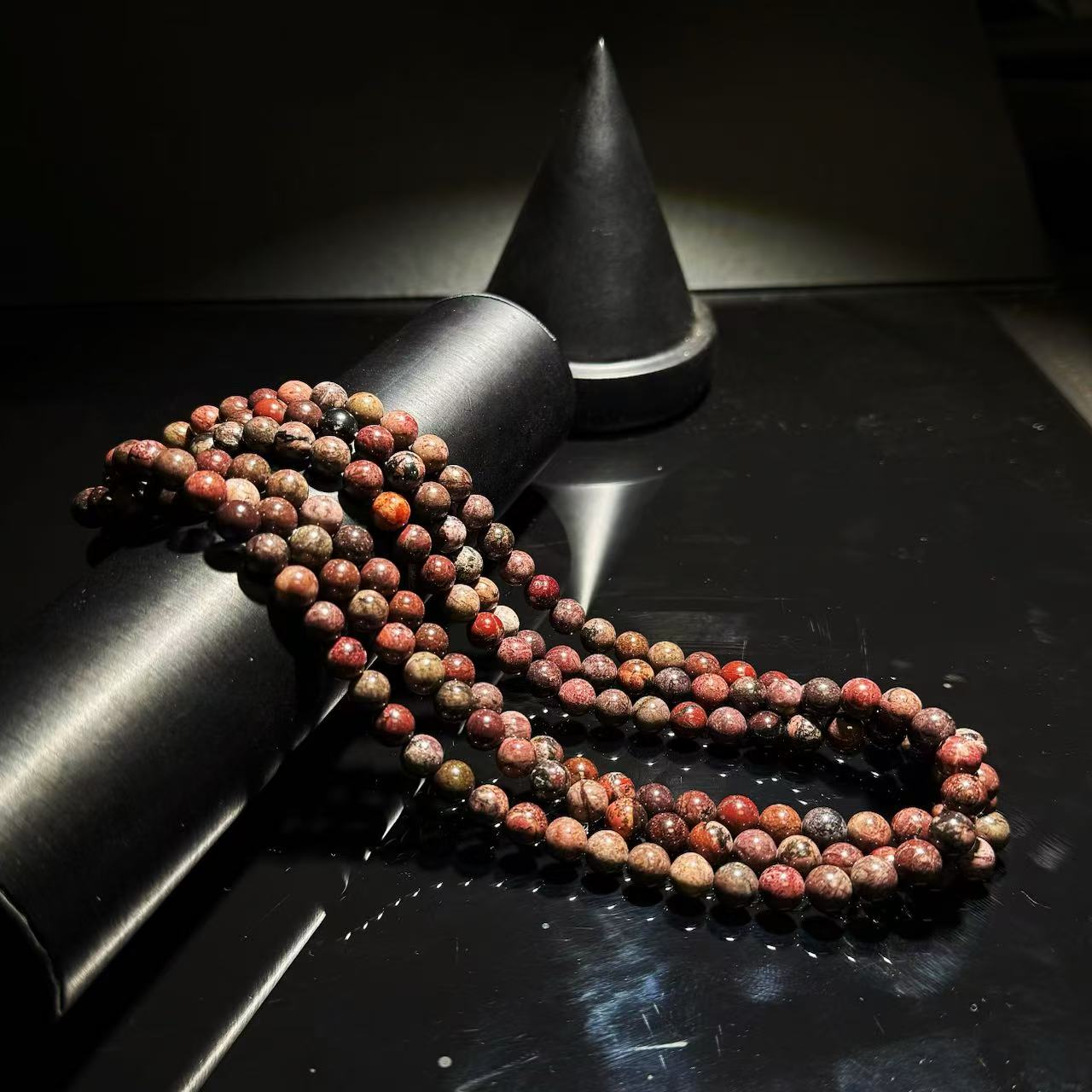 天然辰砂【皇后甄选】C052403 老矿泥地圆珠项链 多样性发其一