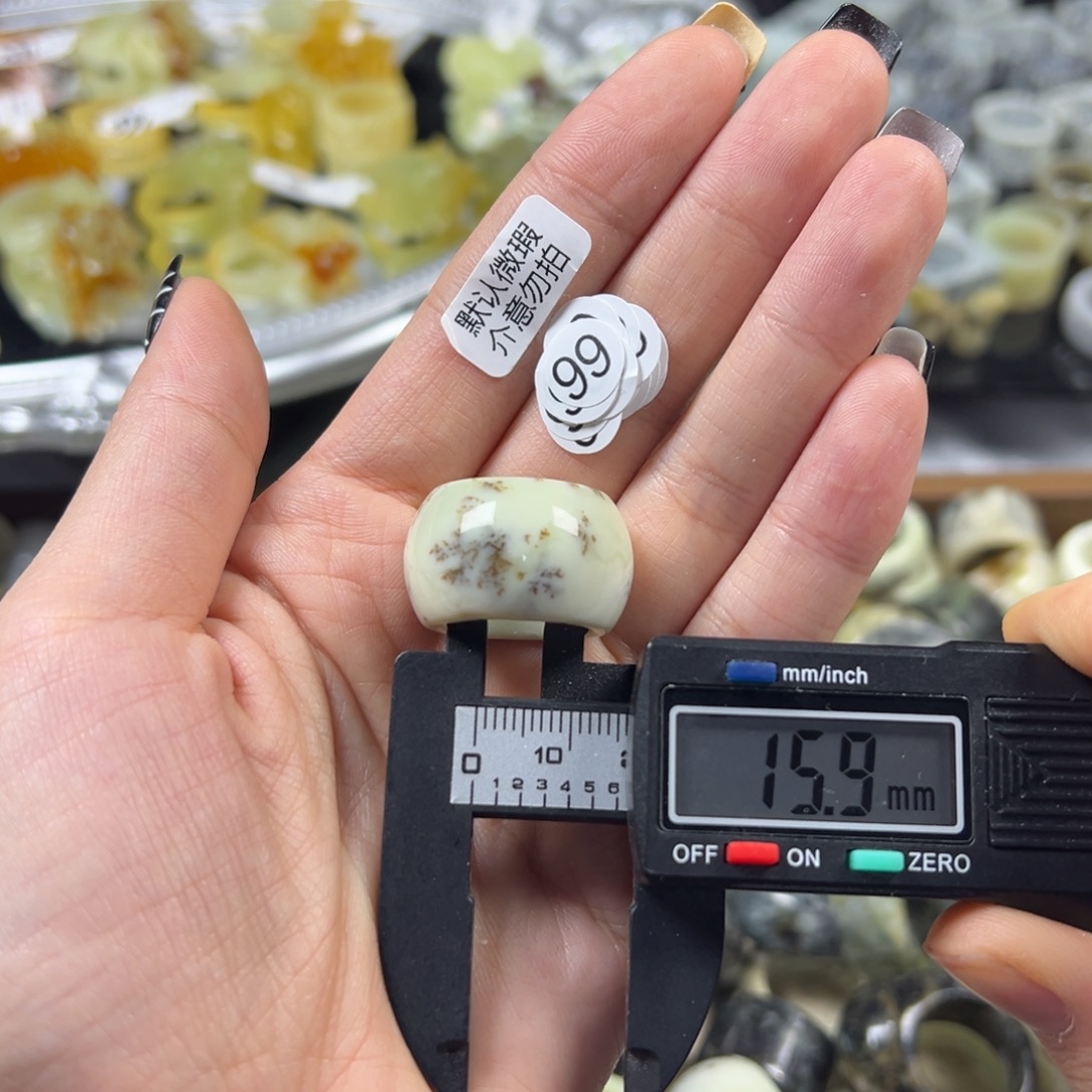 蛇纹石玉未镶嵌戒指