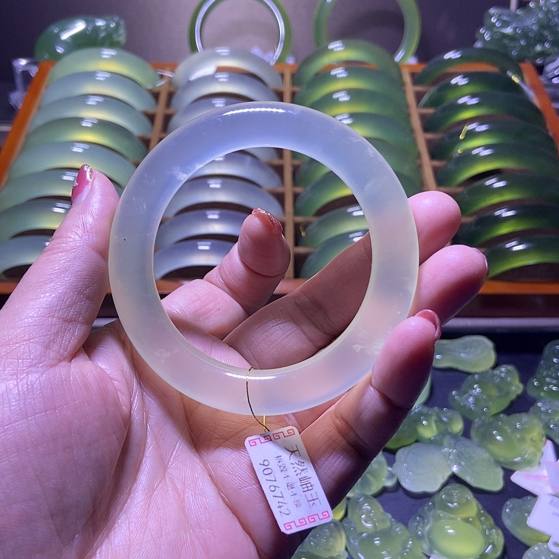 蛇纹石玉玉镯未镶嵌