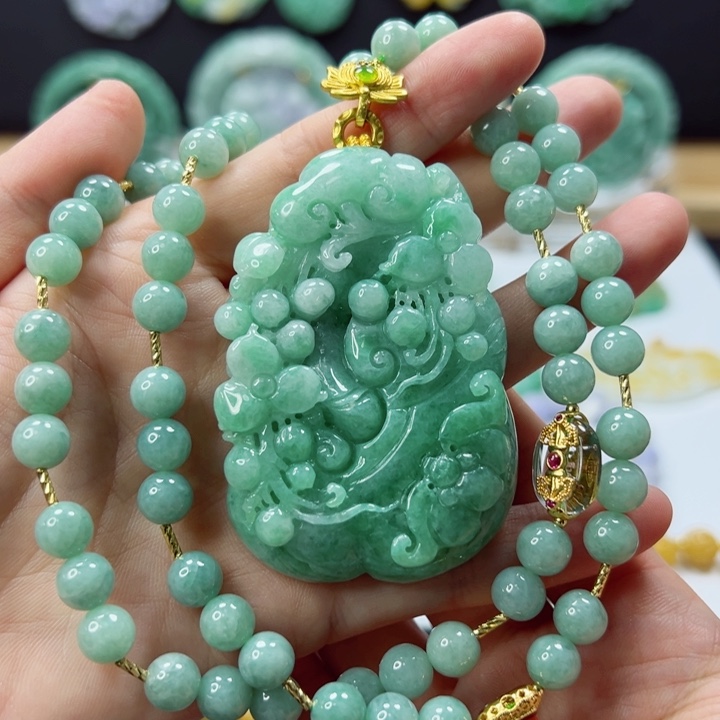 颈饰未镶嵌翡翠吊坠