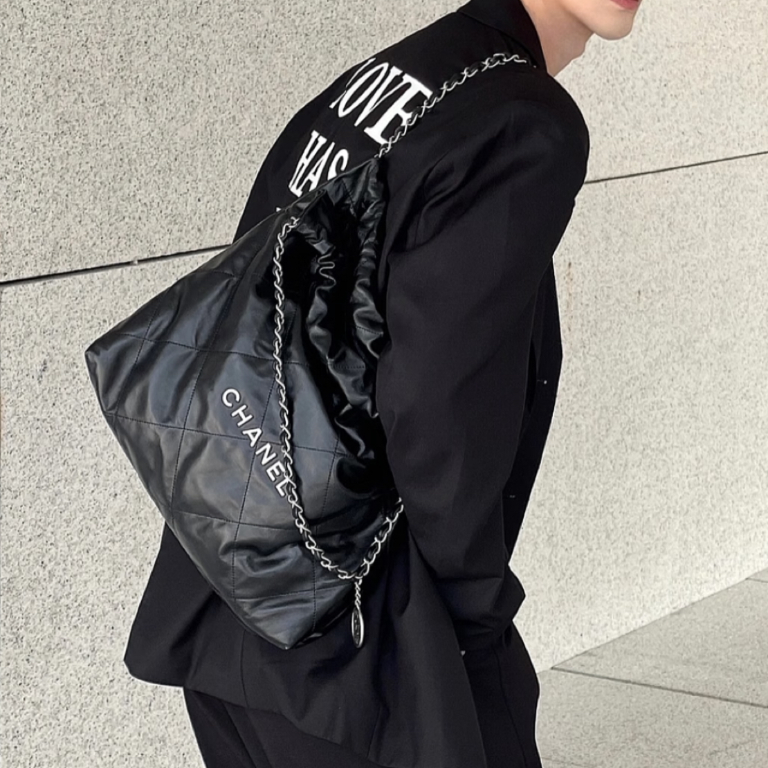 99新 Chanel/香奈儿 22bag中号黑银牛皮单肩包 芯片款/46269