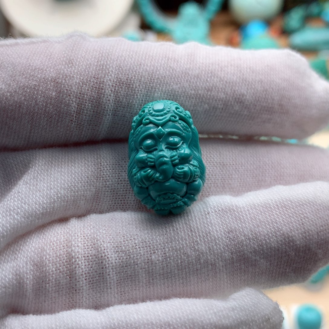 绿松石颈饰未镶嵌