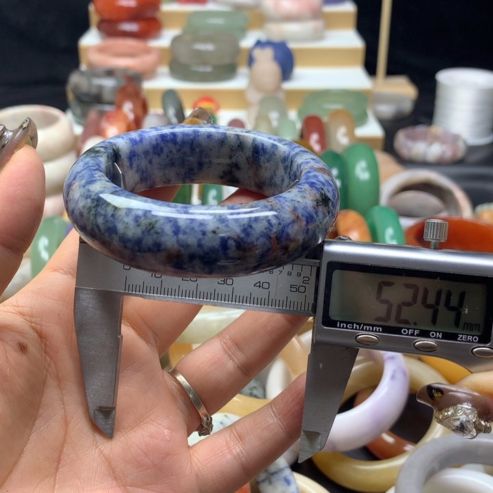 未镶嵌手镯石英质玉