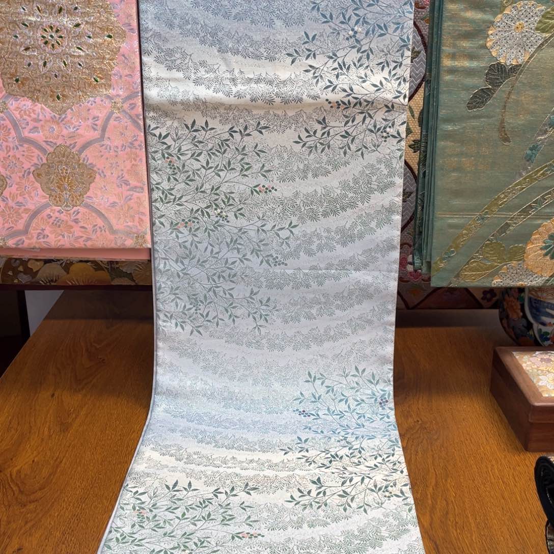 织绣全通唐草织锦