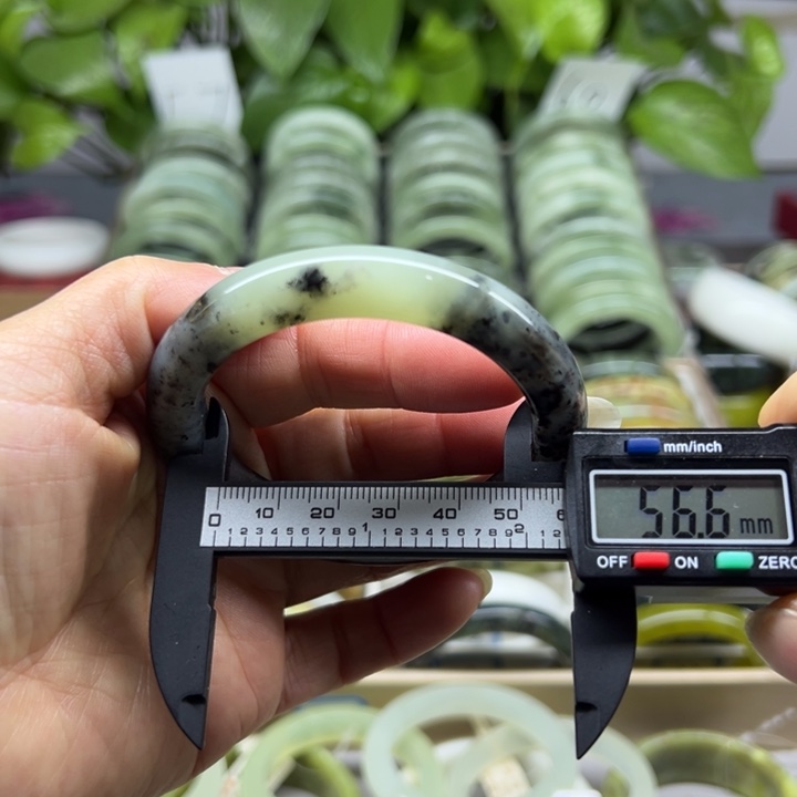 蛇纹石玉未镶嵌手镯23