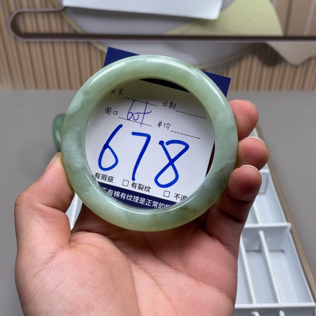 岫玉手镯手镯未镶嵌