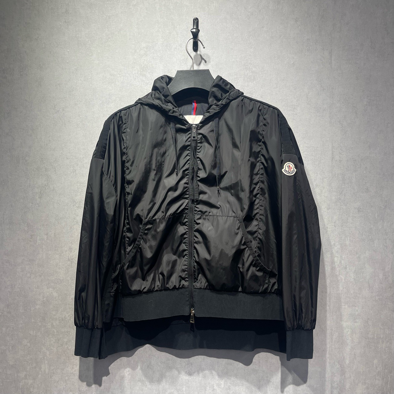 99新 MONCLER 侧边logo图案拉链连帽外套/2码/DY213414
