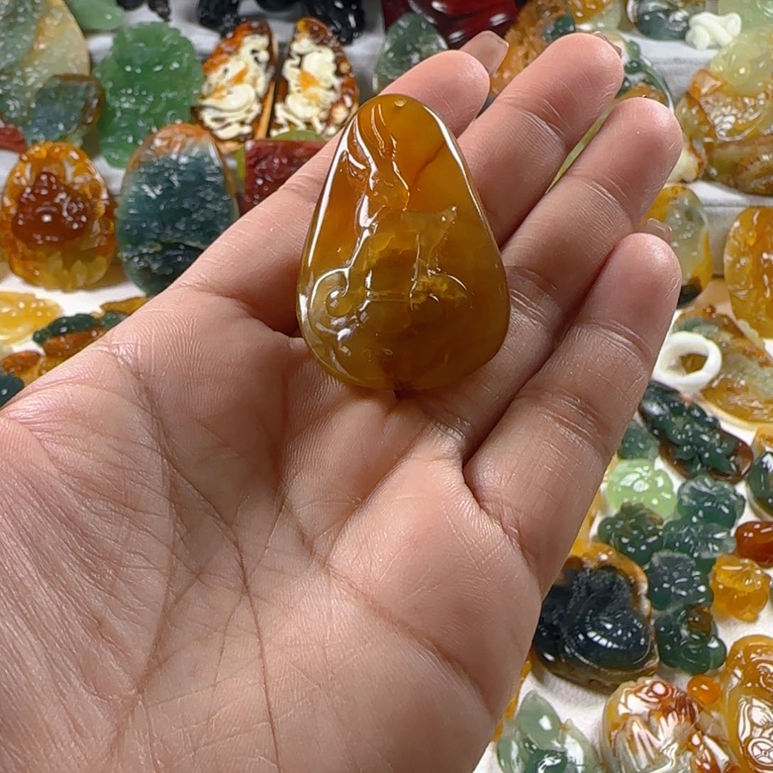 蛇纹石玉颈饰未镶嵌