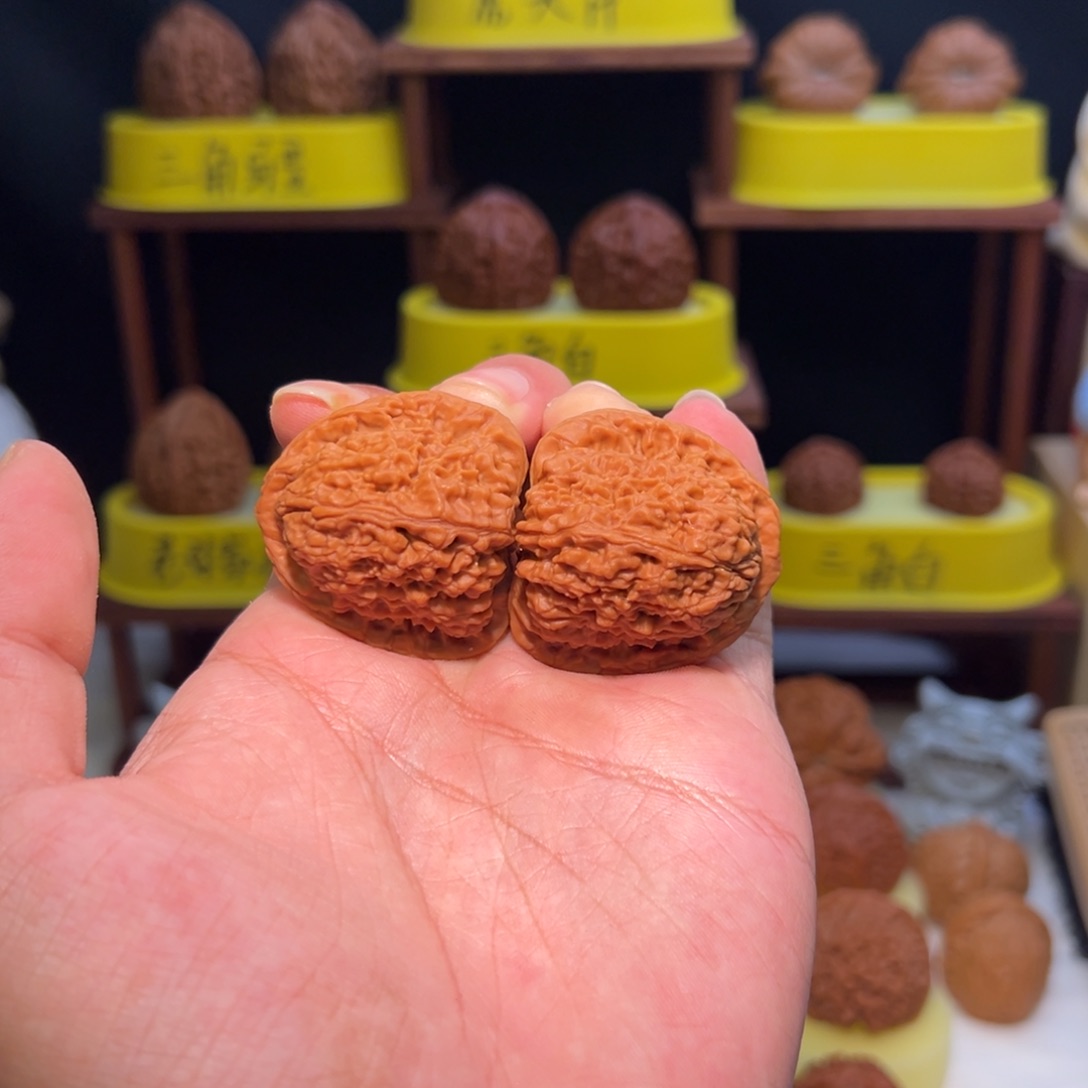 文玩核桃吊坠【三角疆】全品37