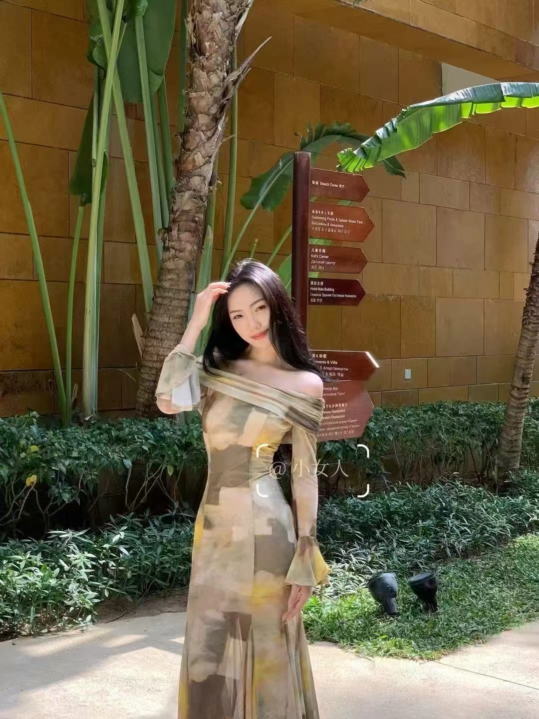  2025早春新款一字肩连衣裙碎花显瘦气质时尚复古