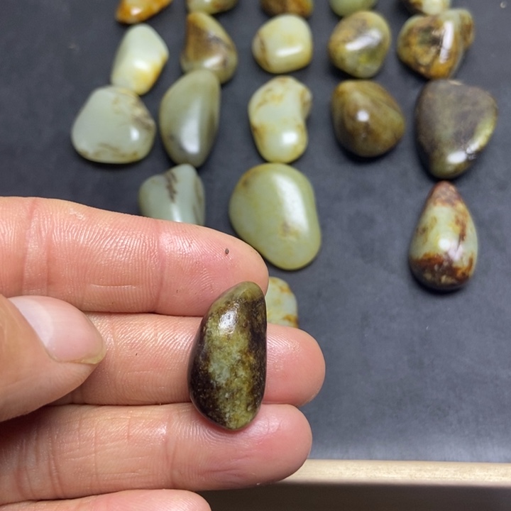 美***然和田玉（糖玉）未镶嵌珠宝奇石