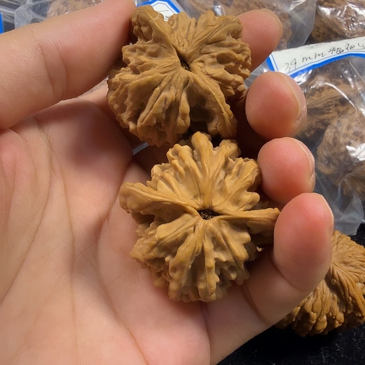 清***朗吊坠桃核虎头文玩核桃