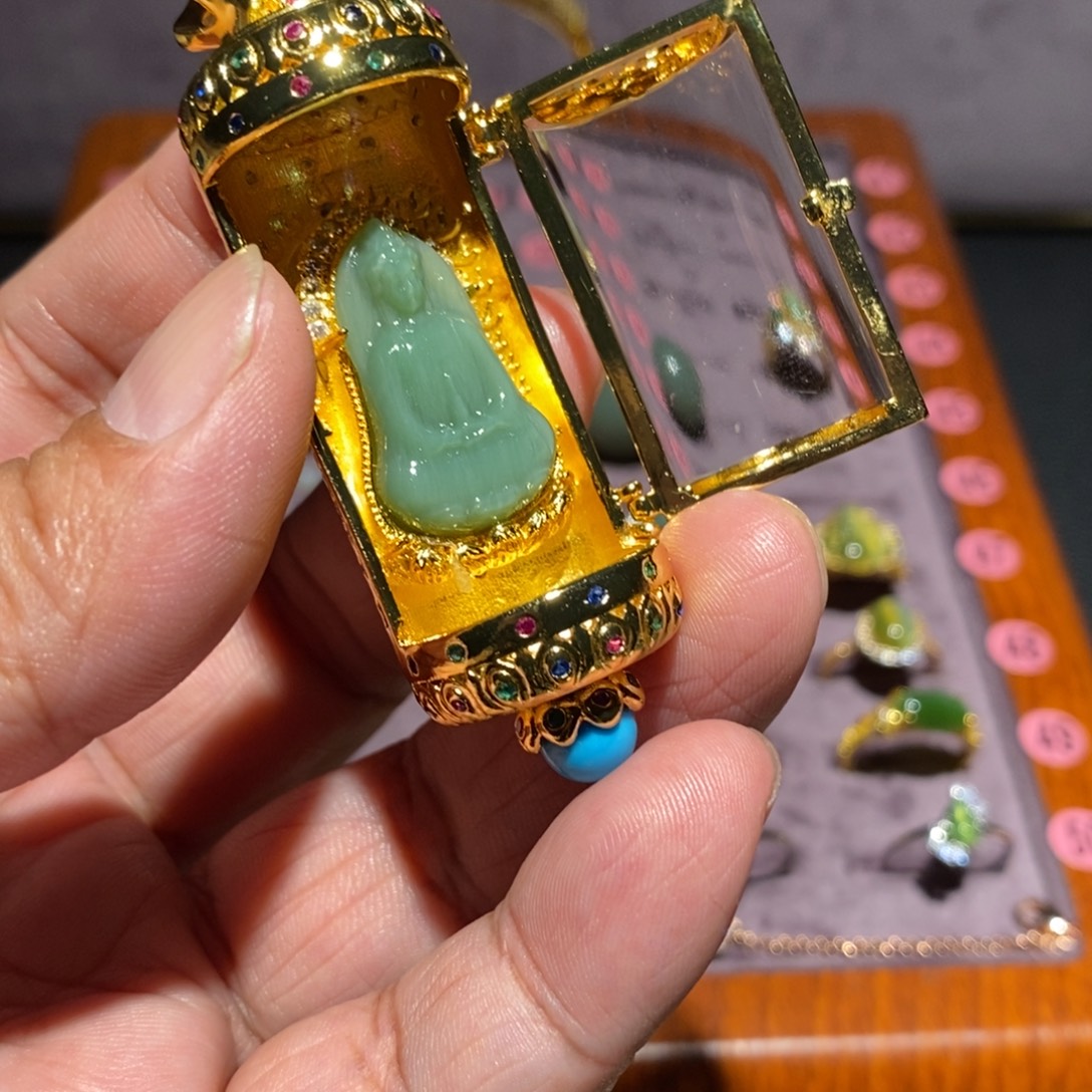 自***书和田玉（碧玉）未镶嵌颈饰